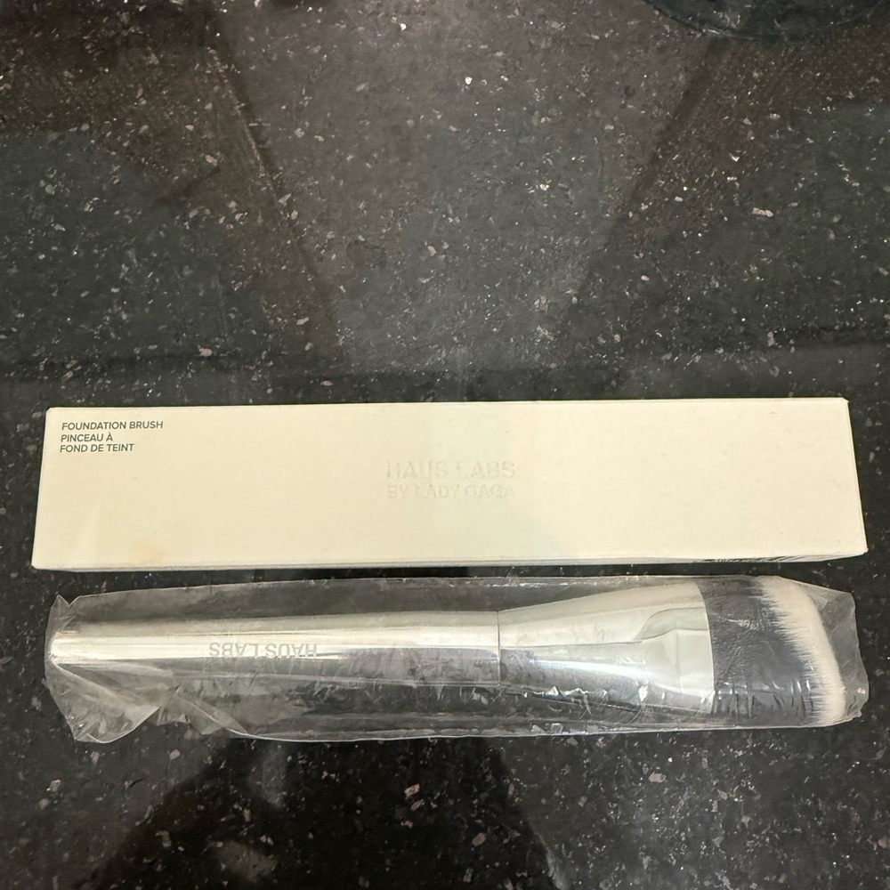 Haus Labs Foundation Brush